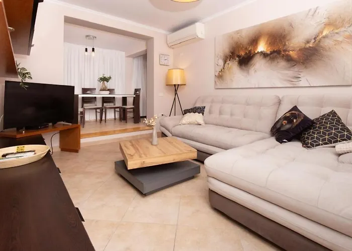 Chic & Serene Apartment-Your Relaxing Oasis